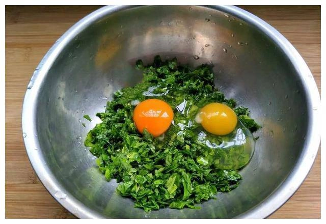 Cho loại lá này vào rán cùng trứng có ngay bữa sáng ngon miệng lại giàu dinh dưỡng - 2