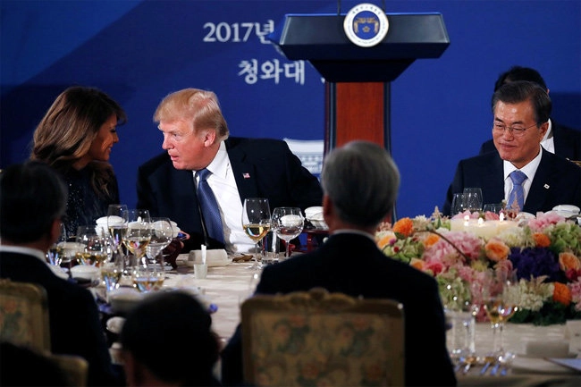 choáng với món sườn bò hảo hạng cùng nước sốt 360 năm trong yến tiệc đãi ông trump - 1