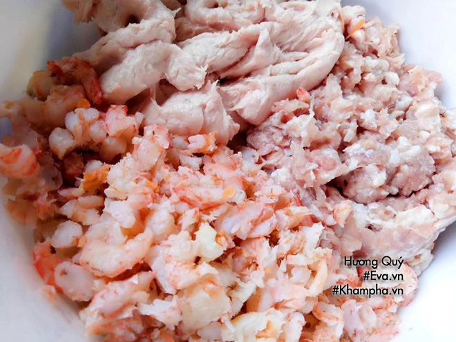 Chủ nhật thảnh thơi mẹ ra tay có ngay món rong biển cuộn tôm thịt chiên giòn - 3