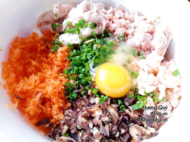 Chủ nhật thảnh thơi mẹ ra tay có ngay món rong biển cuộn tôm thịt chiên giòn - 6