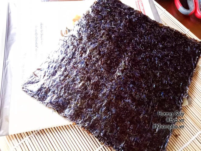 Chủ nhật thảnh thơi mẹ ra tay có ngay món rong biển cuộn tôm thịt chiên giòn - 7