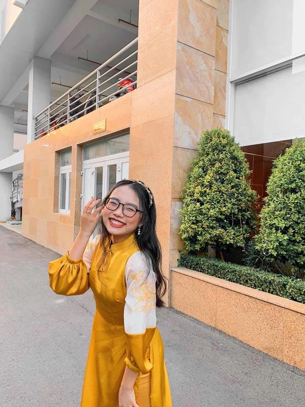Chưa tết mà phương mỹ chi đã lên đồ với hàng loạt áo dài xinh lung linh - 1