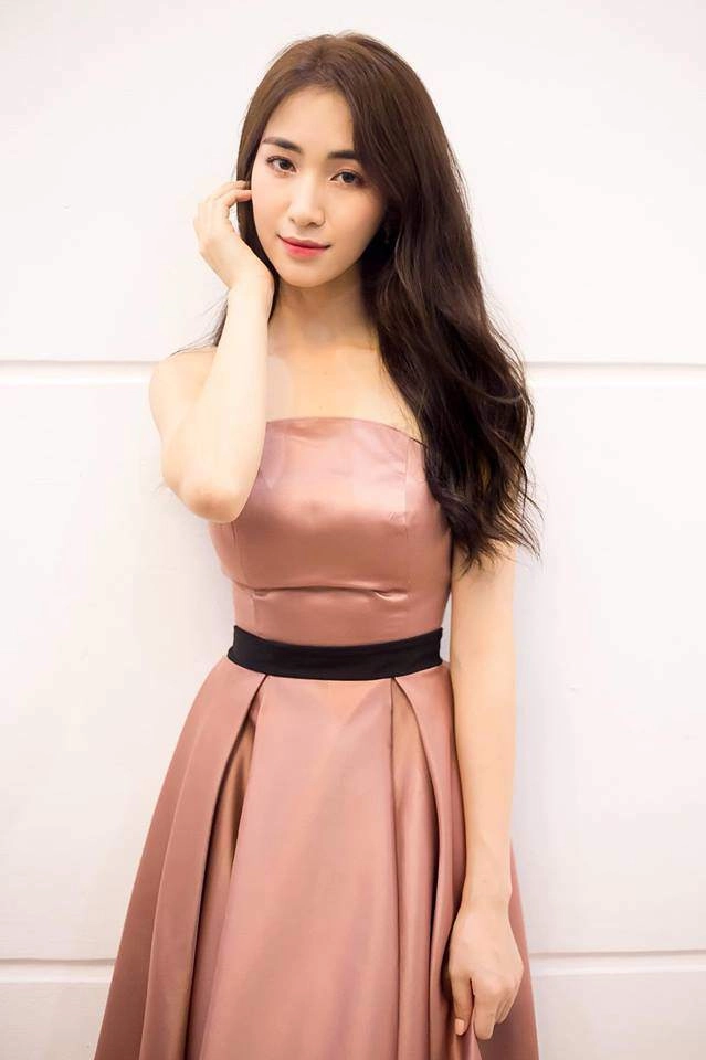 Chúc fans năm 2019 vui vẻ hoà minzy không quên khoe bờ ngực căng đầy cùng lời hứa táo bạo - 8