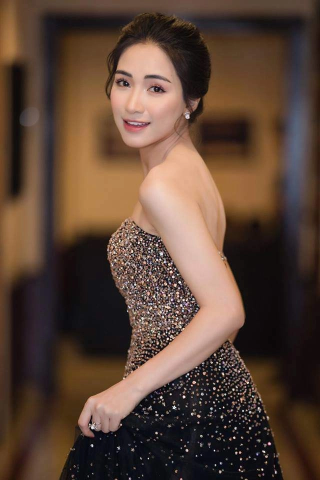 Chúc fans năm 2019 vui vẻ hoà minzy không quên khoe bờ ngực căng đầy cùng lời hứa táo bạo - 9