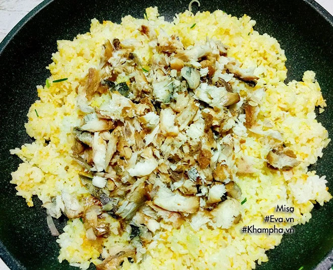 Cơm rang cá mặn chuẩn vị ngon lành cho bữa sáng no bụng - 7