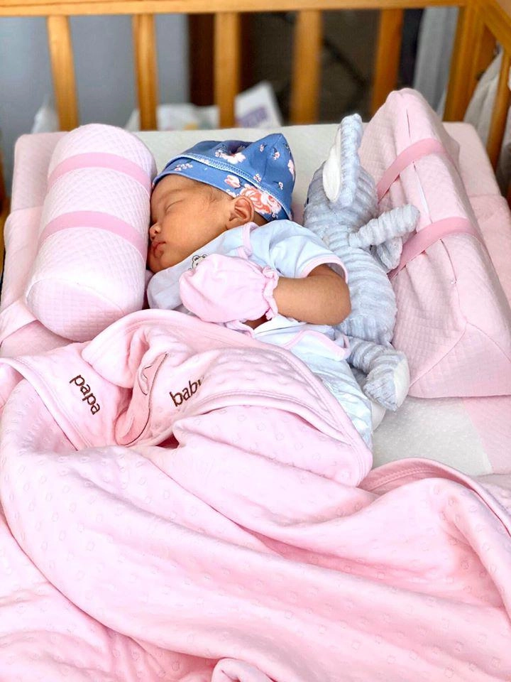 Con mới sinh đã gặp sự cố 2 ngày tuổi quốc cơ phải đẩy bé vào phòng phẫu thuật - 1
