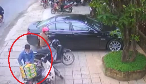 Cộng đồng truy tìm thanh niên đi sh tiện tay trộm 3 thùng bia trên xe của một người phụ nữ - 1