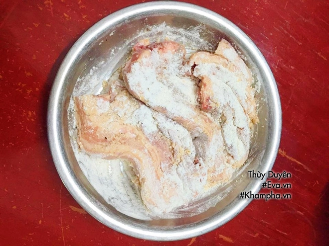 Cuối ngày vào bếp có ngay món thịt ba rọi chiên kiểu thái - 4