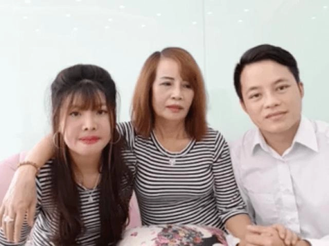 cưới vợ hai cho chồng cô dâu 62 tuổi lộ hình xăm chất chơi ở thềm ngực - 11