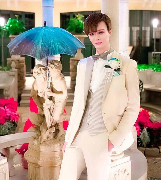 Đang đẹp như soái ca con trai ngôi sao bóng chày gây sốc với ngoại hình như búp bê sống - 3