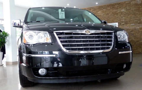  đập hộp chrysler grand voyager 2011 tại việt nam - 1