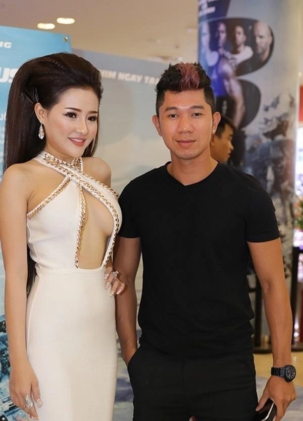 Đập mặt đi xây lại bạn trai thánh nữ ngực đẹp khiến mẹ đẻ cũng chẳng nhận ra - 1