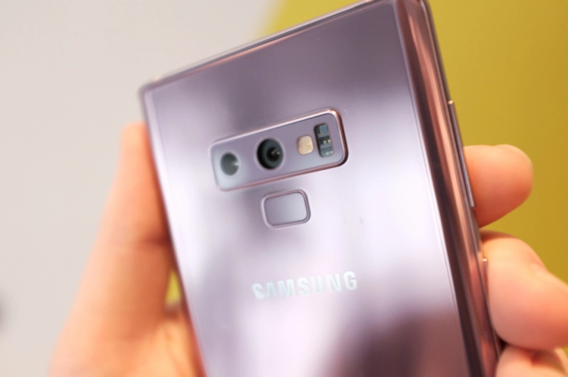 Đây là chiếc điện thoại galaxy note 9 của samsung - 5