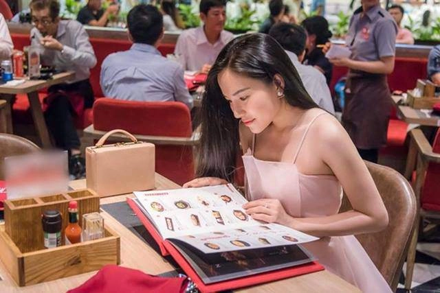 Đều từng dao kéo thử cân trình nhan sắc giữa hai mỹ nhân hot nhất những ngày qua - 10
