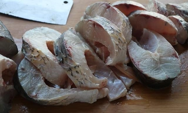 Đổ cá trắm và đậu phụ vào chung nồi ai cũng mắng nhưng bỗng có món ngon không tưởng - 4