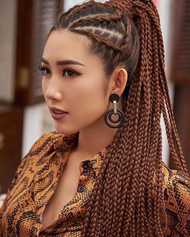 Đúng là hân hoa hậu đổi xoành xoạch cả chục kiểu tóc mà vẫn đẹp rụng tim - 1