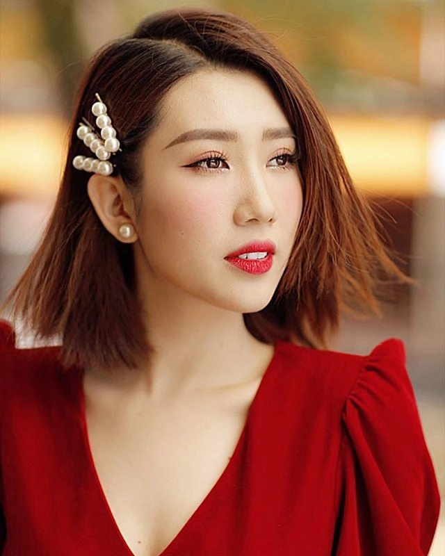 Đúng là hân hoa hậu đổi xoành xoạch cả chục kiểu tóc mà vẫn đẹp rụng tim - 11