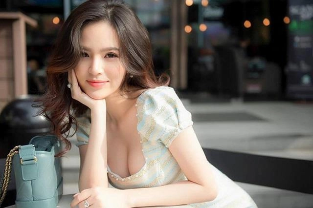 Dung nhan 3 cô gái tự xưng thánh nữ người khoe thân tai tiếng kẻ gột bùn lên hương - 11