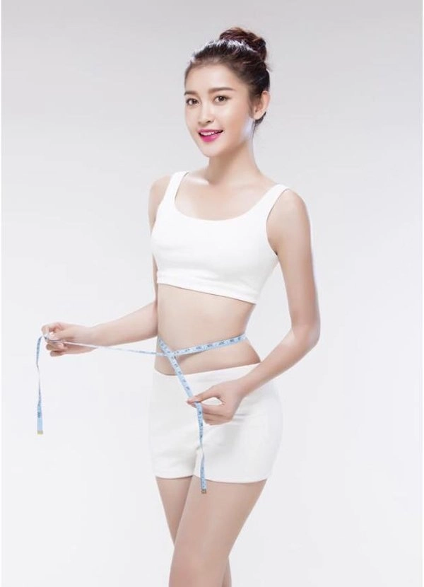 Fan chê gầy á hậu huyền my đăng ảnh nguyên mâm đồ ăn thịnh soạn rồi tự nhận mình béo - 3