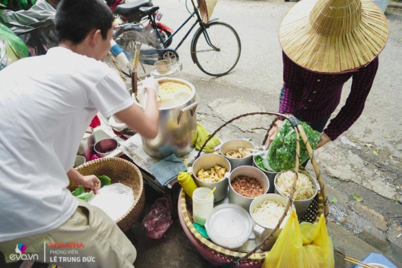 Gánh bún riêu khắc sâu căm thù độc đáo ở hà nội hơn 30 năm nuôi sống cả gia đình - 11