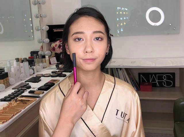 Giấu nhẹm gò má cao khó ưa bằng cách cực kì đơn giản nàng nào vụng lắm cũng làm được - 9