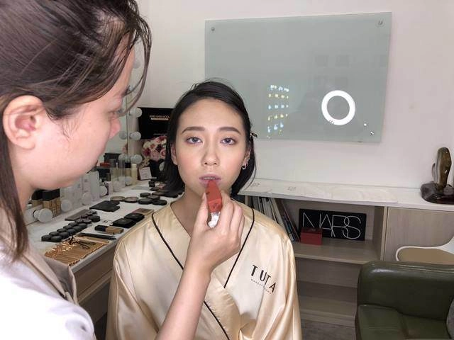 Giấu nhẹm gò má cao khó ưa bằng cách cực kì đơn giản nàng nào vụng lắm cũng làm được - 12