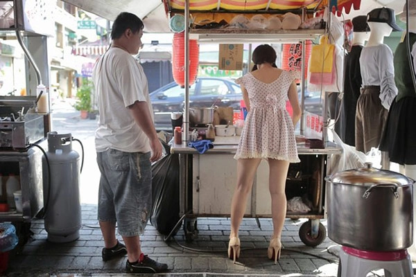 Hàng bún ở phố đi bộ đài loan gây sốt vì món ăn ngon mà cô chủ xinh như hotgirl - 5