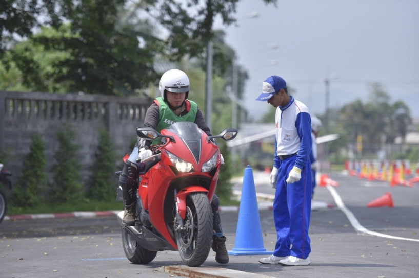 Hàng trăm xe pkl hội tụ tại trường đua sepang trong hành trình honda châu á honda asian journey - 2