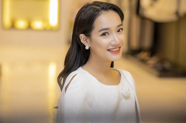 Hết phát cuồng với kiểu môi tều quyến rũ mỹ nhân việt chuyển qua lối make-up tự nhiên chuẩn hàn - 2