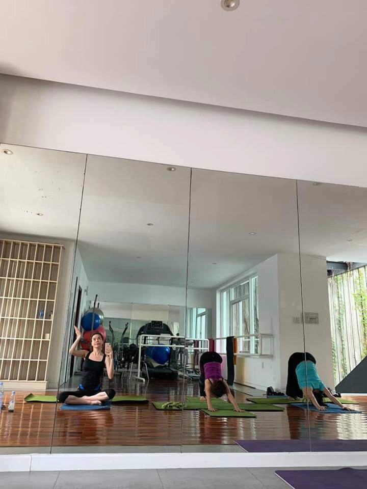 Hồ ngọc hà tập yoga tiết lộ bí quyết làm đẹp trong ngày cường đô la đi lấy vợ mới - 1