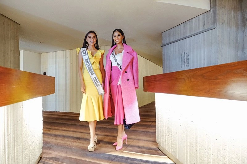 Hoàng thùy được ví như một fashionista chính hiệu tại miss universe 2019 - 4