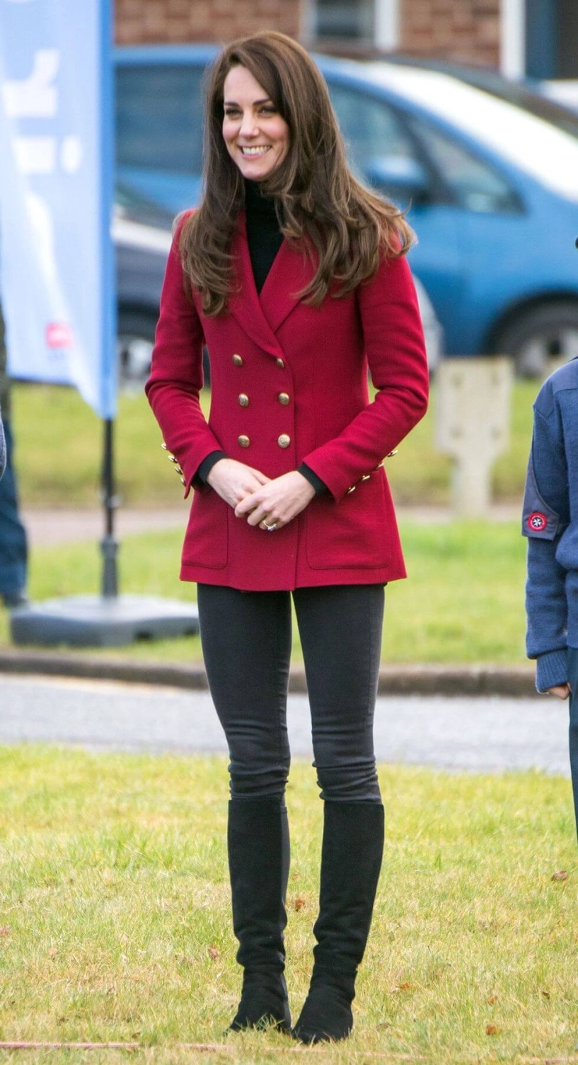 Học ngay bí kíp diện áo khoác đầy phong cách của công nương kate middleton - 10