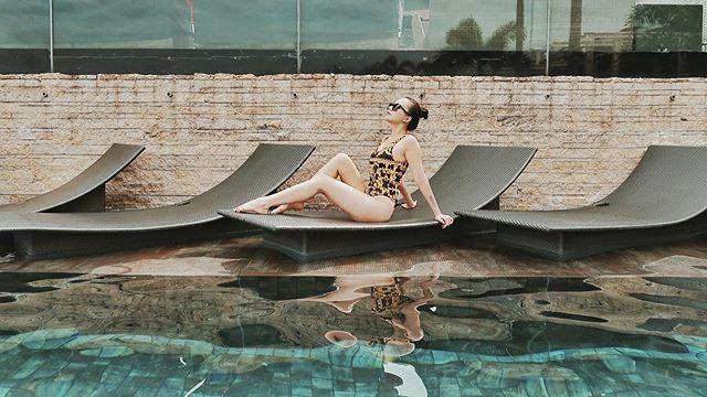 Hội bạn thân của ác nữ giật chồng băng di toàn các cô chân dài đường cong bỏng mắt - 1