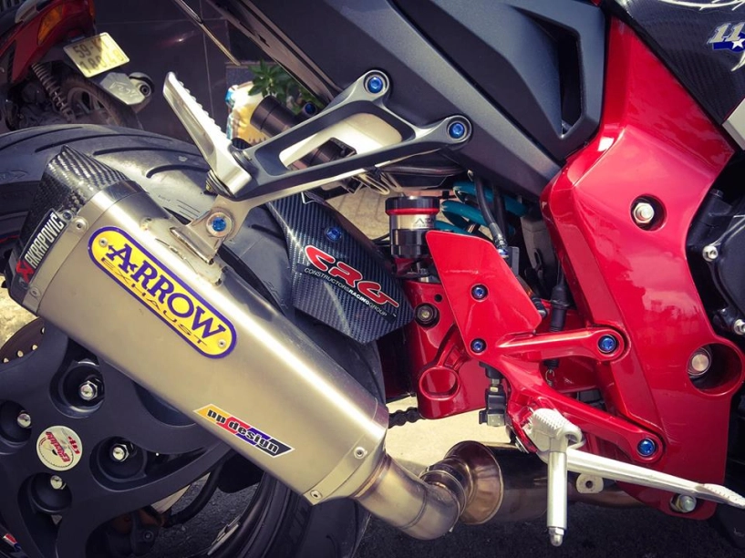 Honda cb1000r nổi bật cùng loạt trang sức hàng hiệu của biker việt - 7