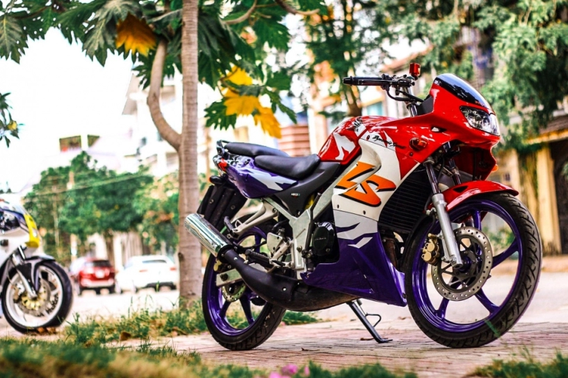 Honda ls 125 đẹp lung linh khoe dáng giữa sài gòn - 1