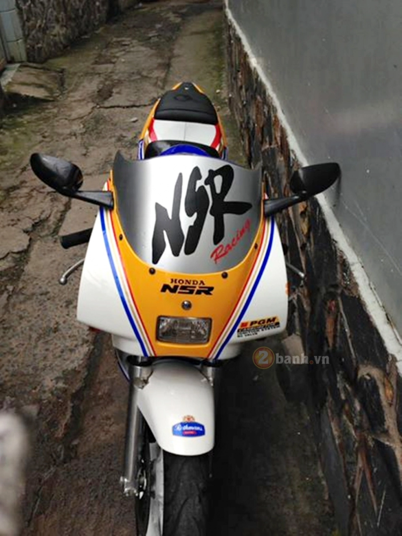 Honda nsr250 hrc đẹp ấn tượng bên góc tường cũ - 2