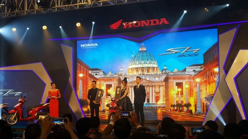Honda sh 300i 2017 đã có chủ nhân đầu tiên chính là mc phan anh - 1