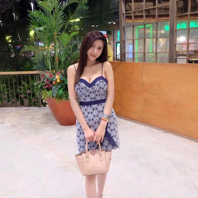 Hot girl bỗng dưng nổi tiếng sau 1 đêm vì vòng 1 quá khổ - 8