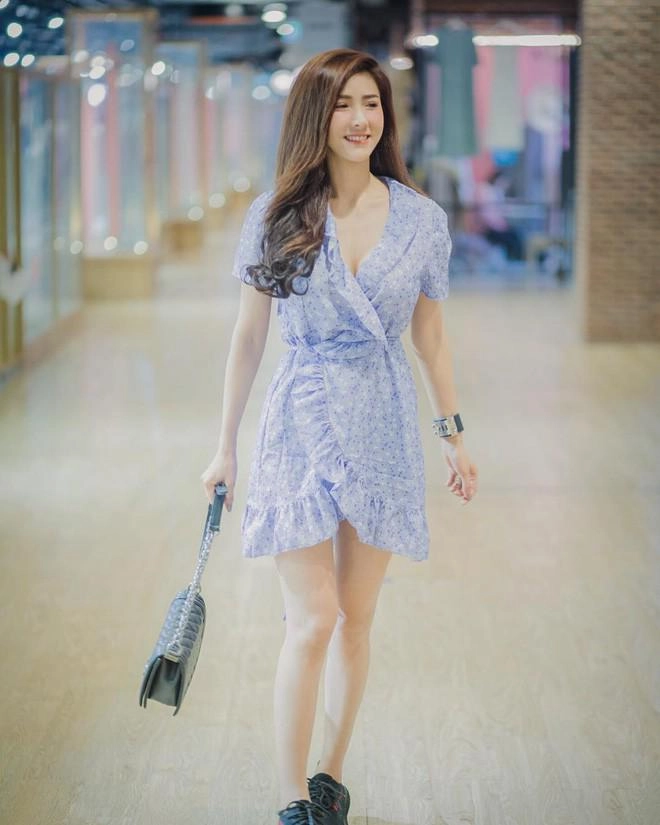 Hot girl bỗng dưng nổi tiếng sau 1 đêm vì vòng 1 quá khổ - 10