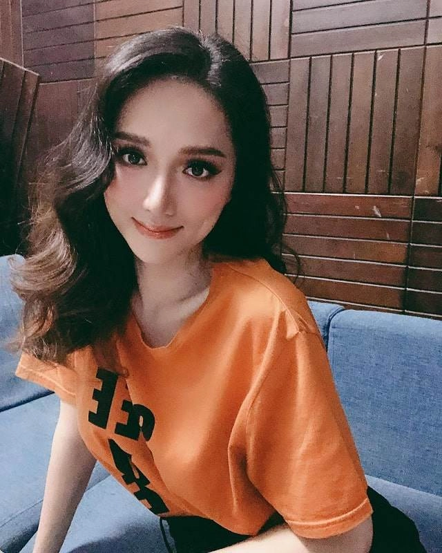 Hương giang khiến fan lo lắng diện mạo hiện tại chẳng khác người ngoài hành tinh - 1