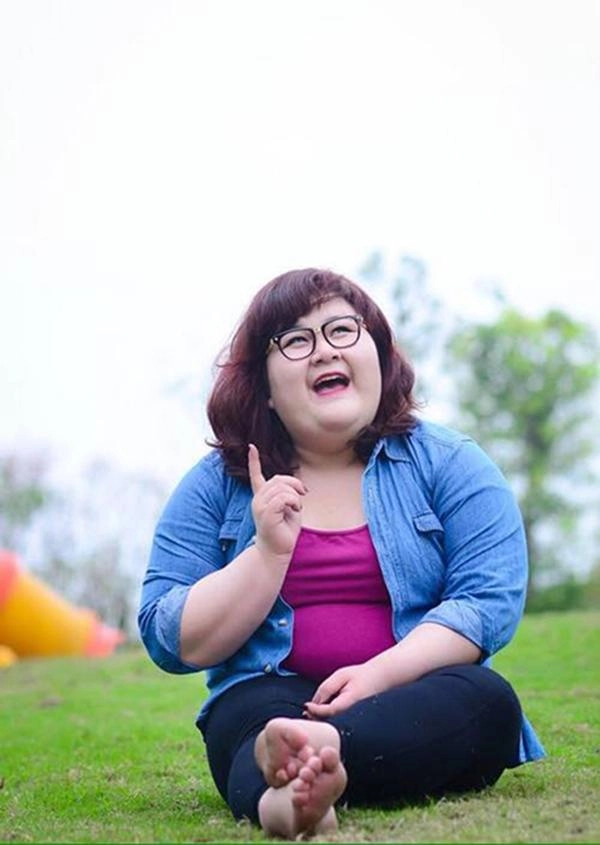 Hút 8 lít mỡ xong đâu lại vào đấy hotgirl trăm ký gây thất vọng bởi body hệt hồi 127kg - 1