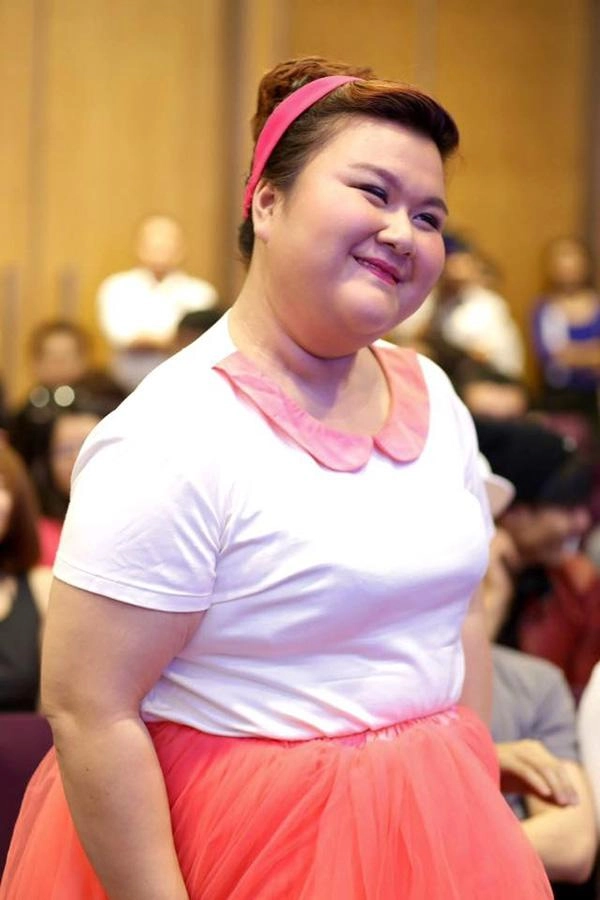 Hút 8 lít mỡ xong đâu lại vào đấy hotgirl trăm ký gây thất vọng bởi body hệt hồi 127kg - 2