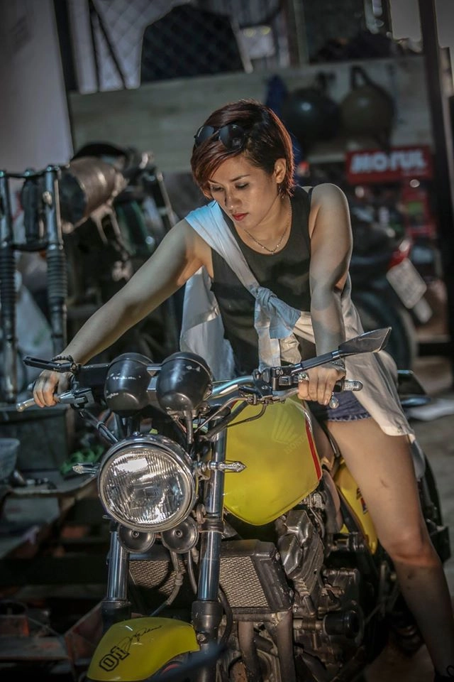 Khâm phục cô gái tuổi cọp làm nghề sửa xe môtô - 2