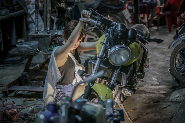 Khâm phục cô gái tuổi cọp làm nghề sửa xe môtô - 4