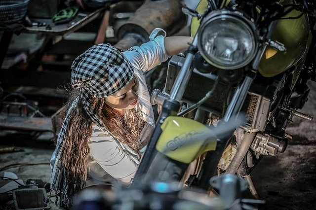 Khâm phục cô gái tuổi cọp làm nghề sửa xe môtô - 5