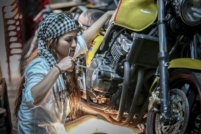 Khâm phục cô gái tuổi cọp làm nghề sửa xe môtô - 13