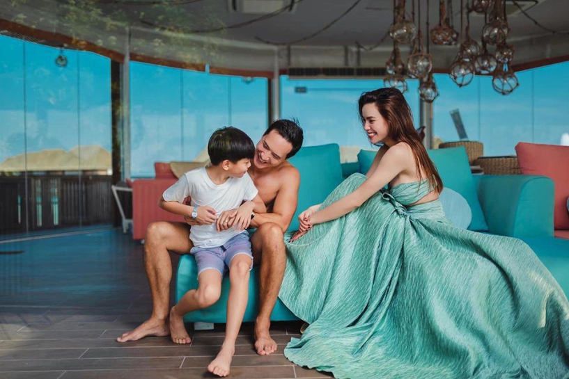 Khi người tình bị nghi photoshop cơ bắp đến biến dạng hà hồ ngồi yên cũng khoe được eo thon - 2