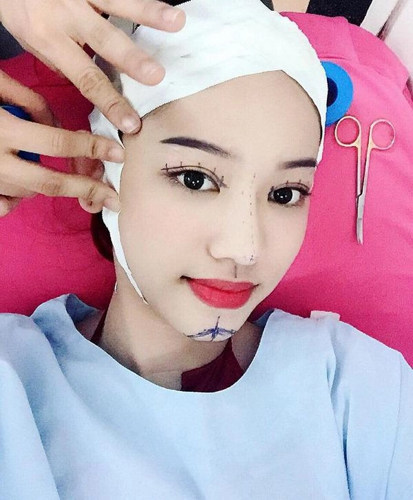 Khoe thầy bói phán tướng tốt thúy vi bị mỉa mai sửa hết rồi mà vẫn coi mặt được à - 10