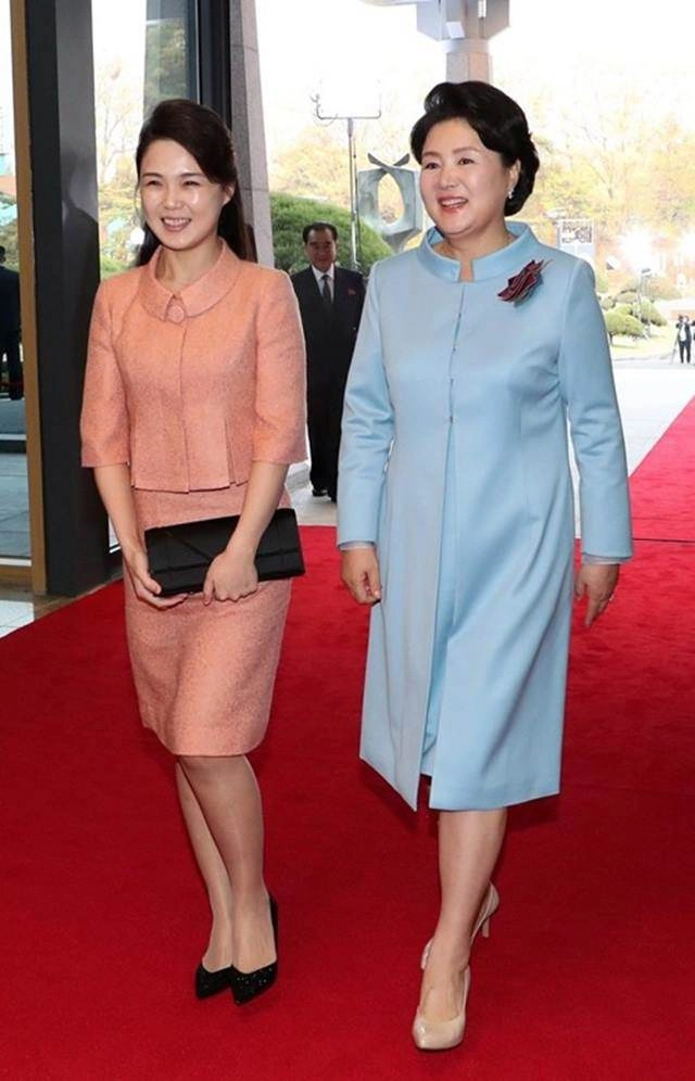 Không chỉ tinh tế vợ ông kim jong-un còn khiến chị em ngưỡng mộ vì điều này - 2
