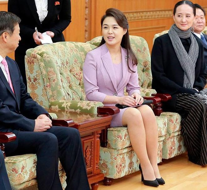 Không chỉ tinh tế vợ ông kim jong-un còn khiến chị em ngưỡng mộ vì điều này - 4